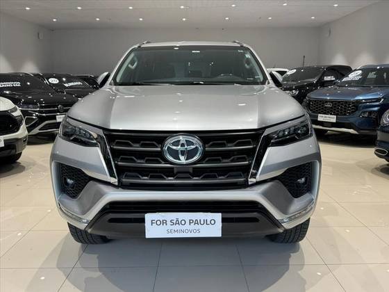 TOYOTA HILUX SW4 2.7 VVT-i FLEX SRV 7L 4X2 AUTOMÁTICO